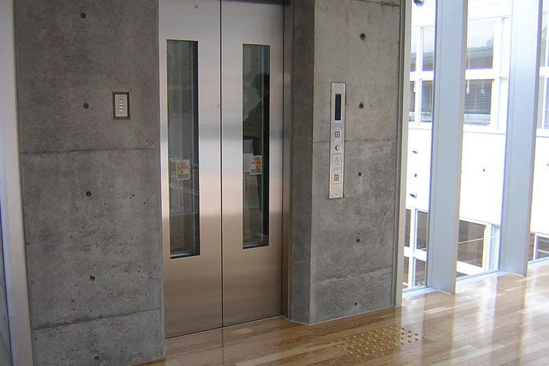 乗用エレベーター